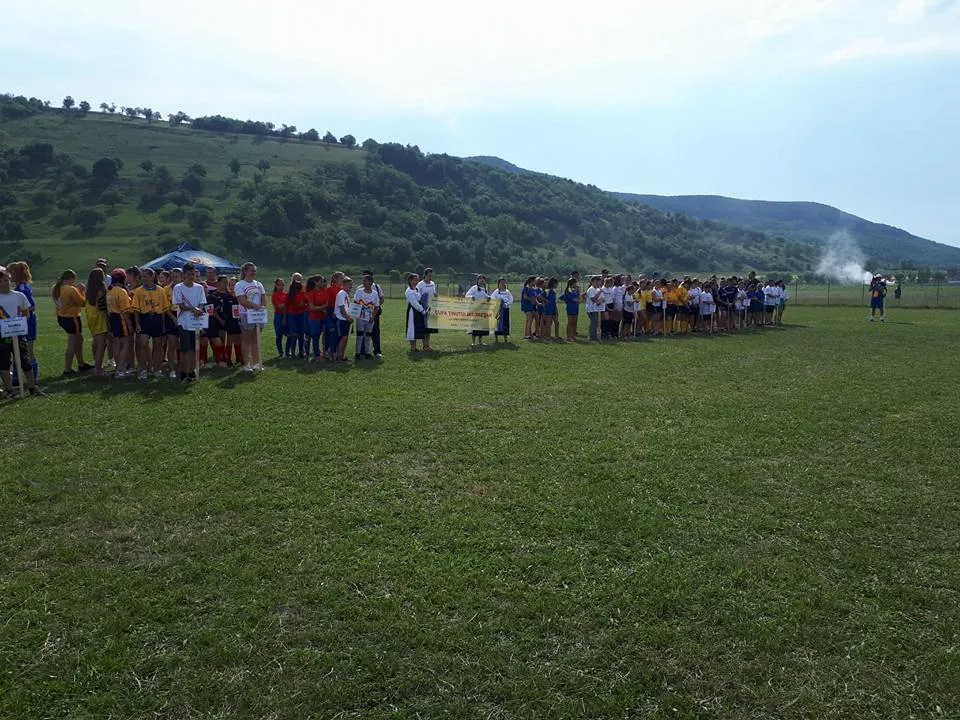 FOTO | „Cupa Ţinutului Someşan” la oină a strâns la Căşeiu 15 echipe din 11 judeţele ale ţării