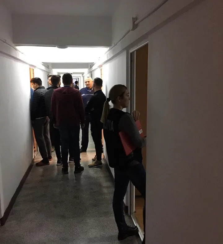 FOTO | Acţiune în Complexul Studențesc Hașdeu! Poliţiştii au legitimat peste 800 de studenţi