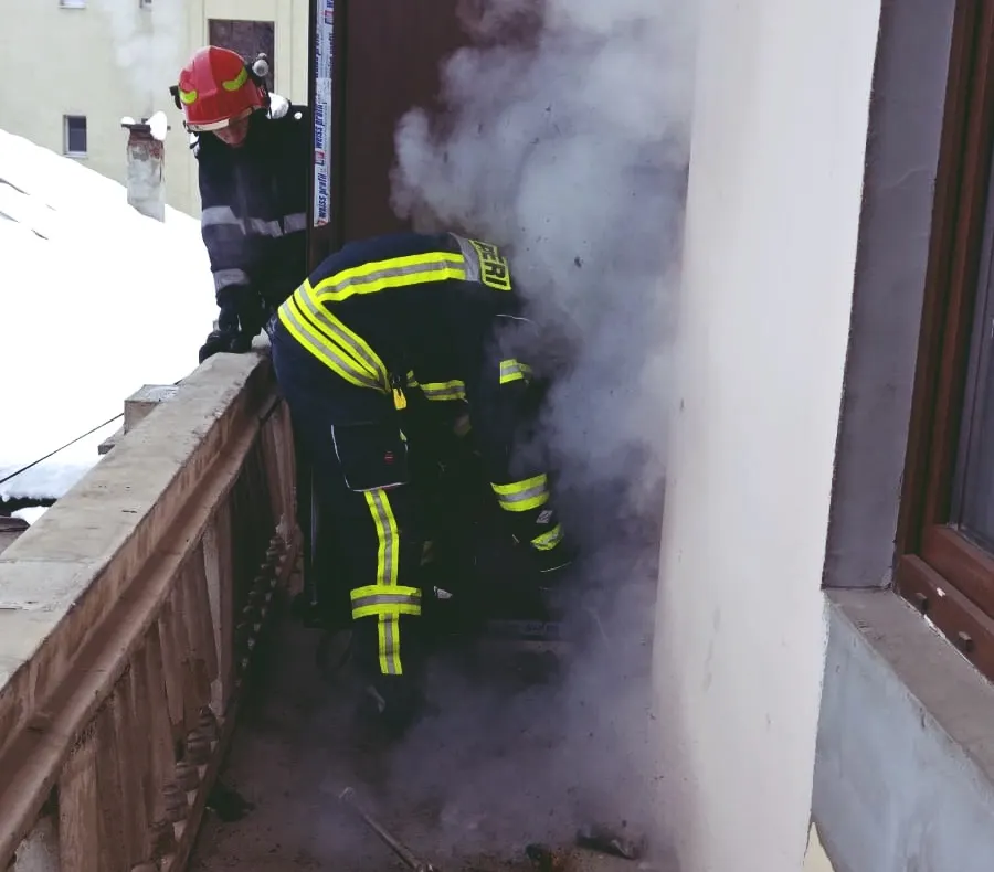 FOTO | Sediul PSD Cluj a fost incendiat! Pompierii au stins flăcările