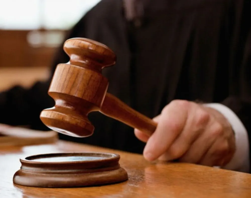 Femeia din Cluj acuzată că a făcut sex cu un minor de 12 ani a fost trimisă în judecată! Ce pedeapsă poate primi