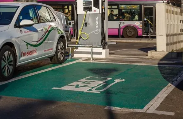 Clujul vrea să crească numărul stațiilor de încărcare pentru autovehiculele electrice