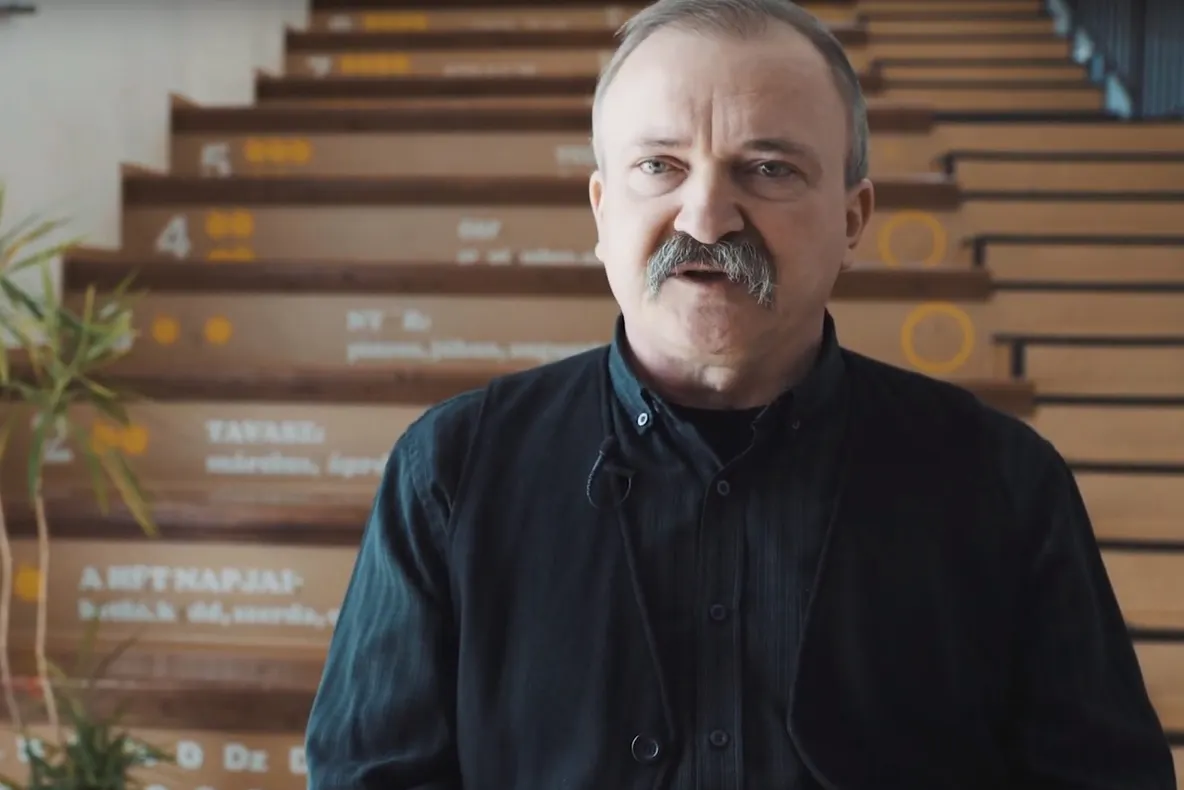 VIDEO | Un profesor din Gherla  a primit premiul naţional "Mentor pentru excelență în educație"