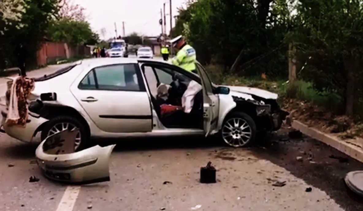VIDEO | Accident rutier provocat de un bărbat beat! Acesta nu avea permis, iar maşina era furată