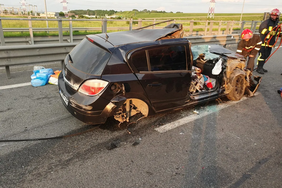 FOTO/VIDEO | Accident grav pe Autostrada Transilvania! Trei persoane au fost rănite
