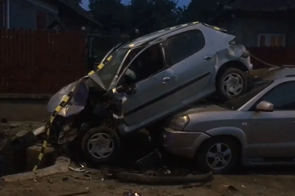 Accident rutier spectaculos provocat de un minor beat (VIDEO)