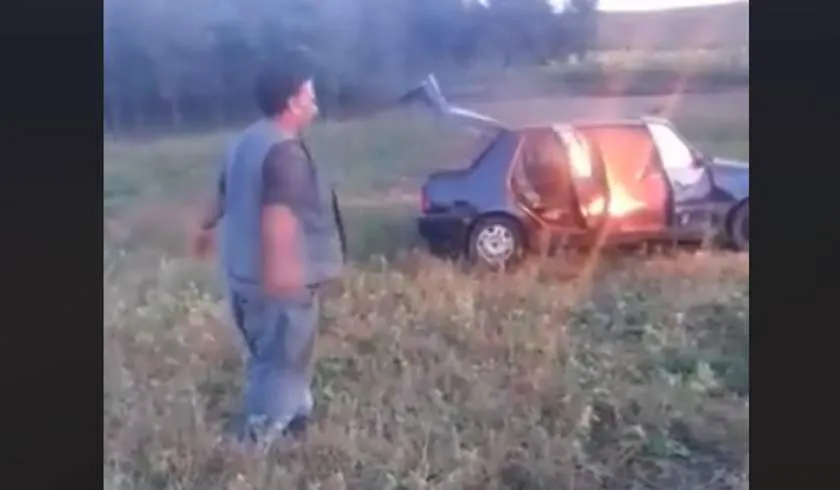 VIDEO | Gest şocant al unui cioban din Cluj! Şi-a dat foc la maşină şi a transmis live pe Facebook