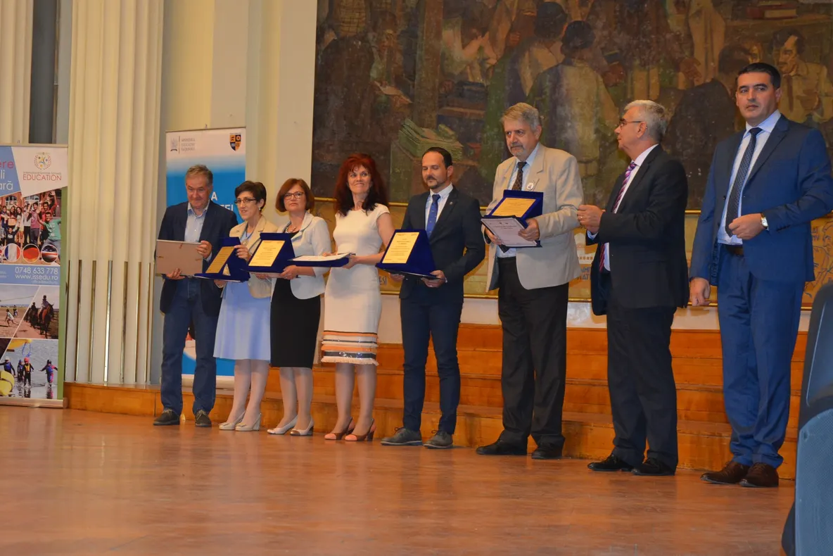Cei mai buni elevi şi profesori ai Clujului au fost premiaţi (FOTO)