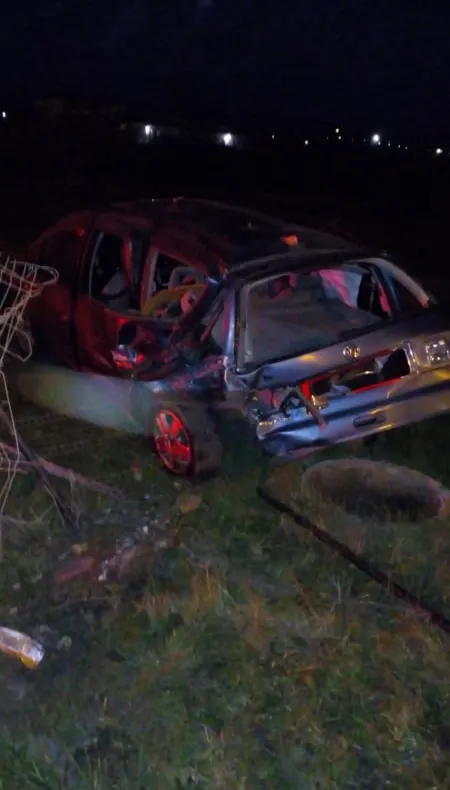 FOTO | Accident în Dej: două maşini distruse din cauza unui pieton