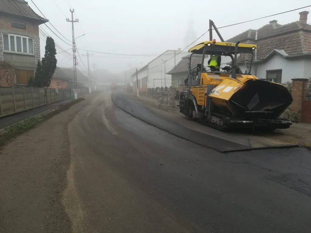 S-au finalizat lucrările de asfaltare din localitatea Frata