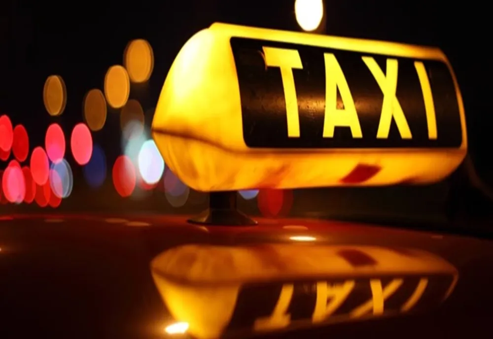 Experiment: taxiurile au voie să circule pe banda dedicată transportului în comun de pe Bulevardul Nicolae Titulescu
