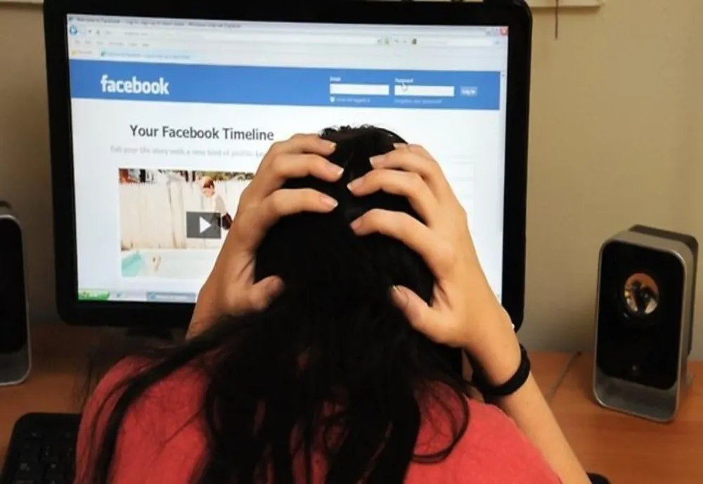 Bărbat reţinut de poliţişti după ce a hărţuit o femeie pe Facebook