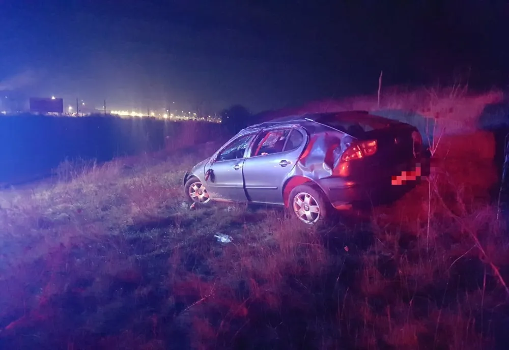FOTO | Grav accident produs de o tânără de 19 ani! S-a rostogolit de mai multe ori cu maşina