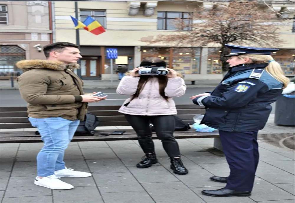 Activitate a poliţiştilor la Cluj, în cadrul campaniei „Hoții îți invadează intimitatea”