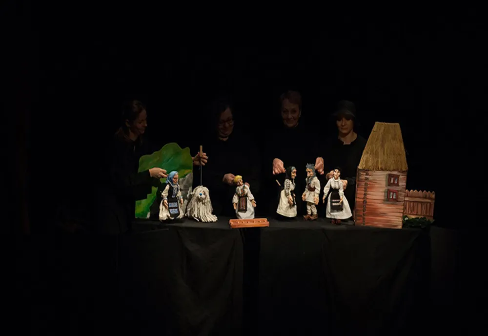 „Fata babei și fata moșului” și „Strada cu îngeri”, între  spectacolele online ale Teatrului „Puck”