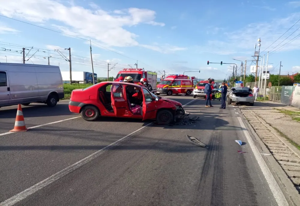 FOTO | Accident cu două maşini în Jucu! Un şofer de 76 de ani a ajuns la spital