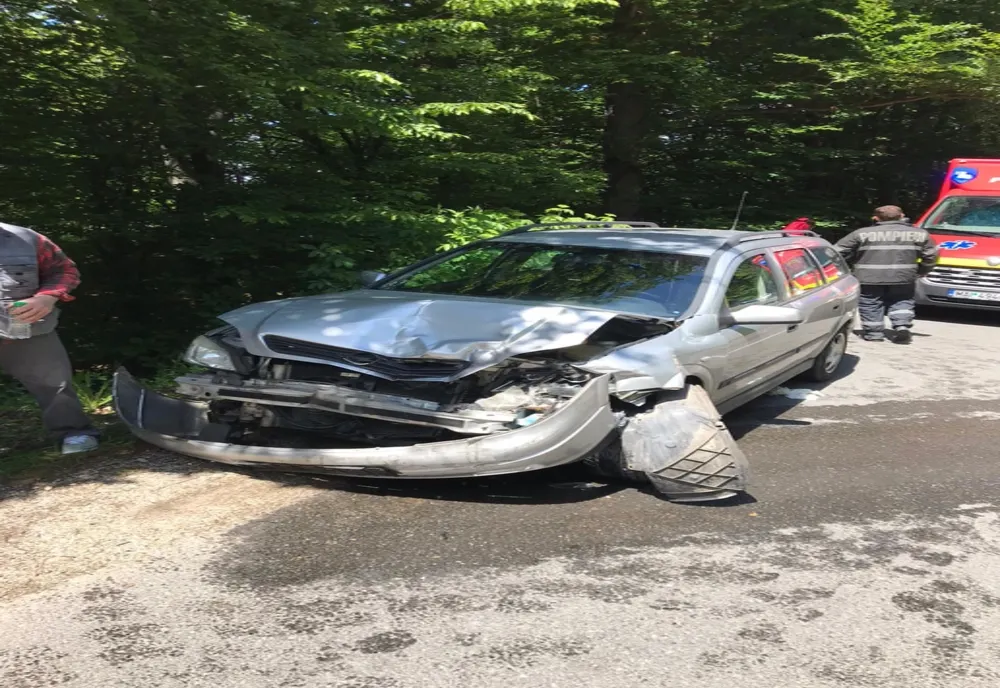 FOTO | Accident lângă Sălicea! Două persoane au ajuns la spital