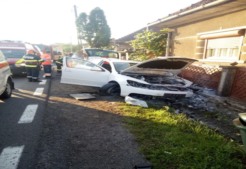 FOTO | Accident urmat de incendiu între Cluj şi Oradea! Două persoane au fost rănite şi au ajuns la spital