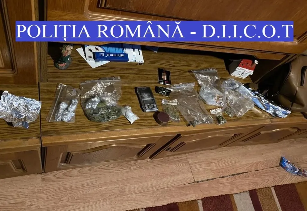 Doi clujeni, găsiți cu 25 gr de substanțe interzise, reținuți pentru 24 de ore