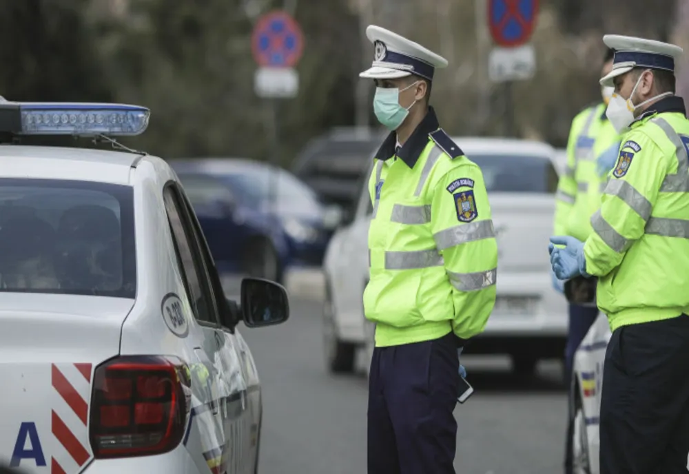 Poliţiştii clujeni au verificat cum sunt respectate măsurile de prevenire  a coronavirusului! Au fost legitimate zeci de persoane