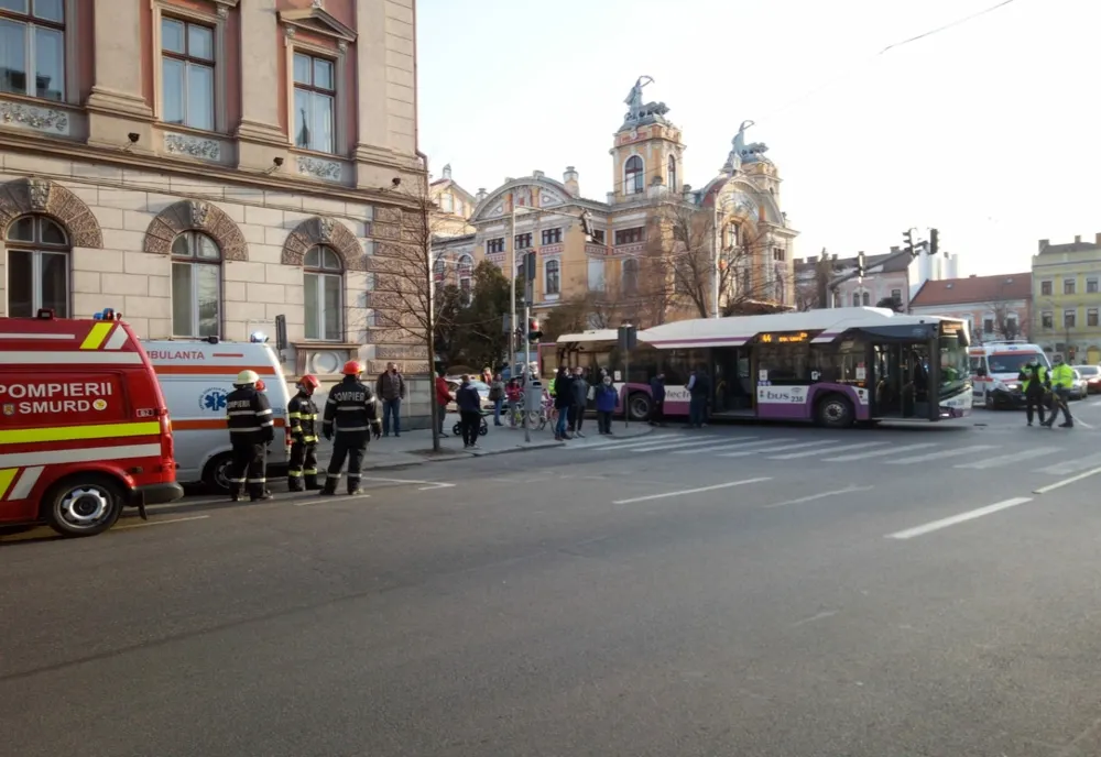 FOTO | Accident în centrul Clujului: 6 persoane rănite au ajuns la spital