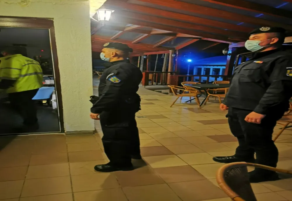 14 tineri amendaţi după petrecerea de la Sântioana! Organizatorul, un tânăr de 19 ani, a fost amendat cu 3000 de lei
