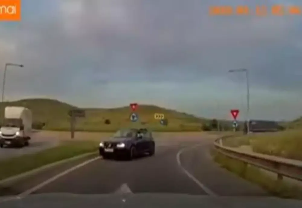 VIDEO | Mașină filmată pe contrasens, pe Autostrada Transilvania! Poliția îl caută pe şoferul din Satu Mare
