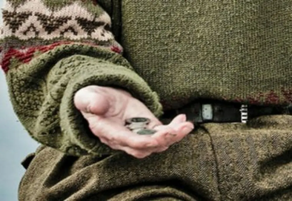Bărbat din Cluj arestat după ce a obligat o persoană, timp de mai mulţi ani, să cerşească pe străzi