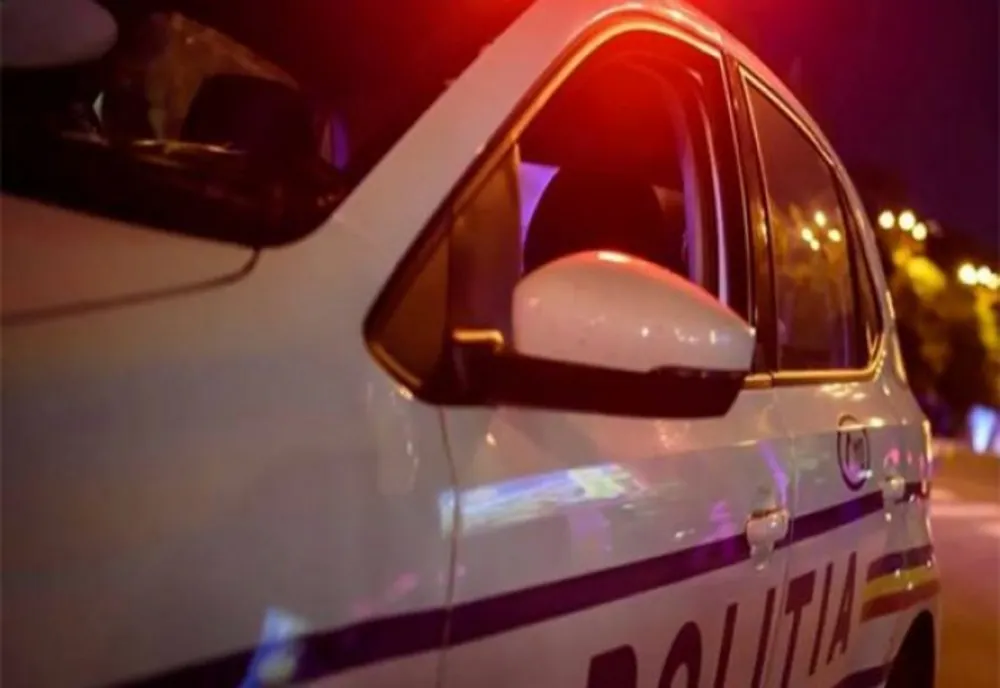 Accident straniu în Câmpia Turzii! Un tânăr a intrat intenţionat cu maşina într-un alt autoturism în care se aflau trei tineri