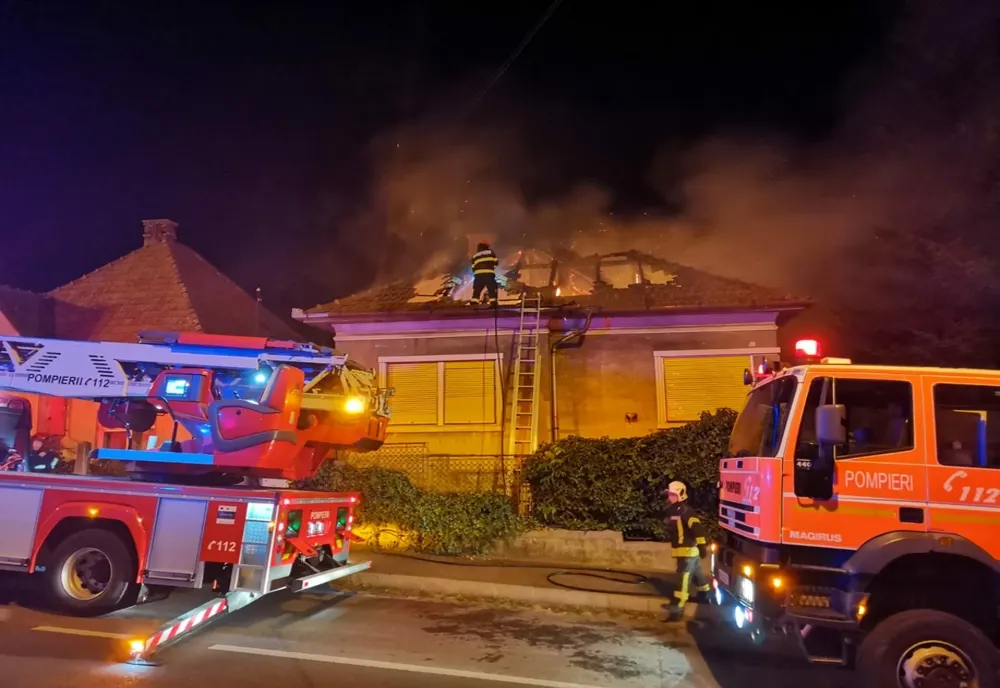 O casă și mai multe garaje distruse de incendiu în Cluj-Napoca (FOTO)