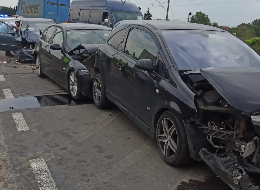 Carambol în apropiere de Jucu, pe DN 1C! Trei persoane, rănite