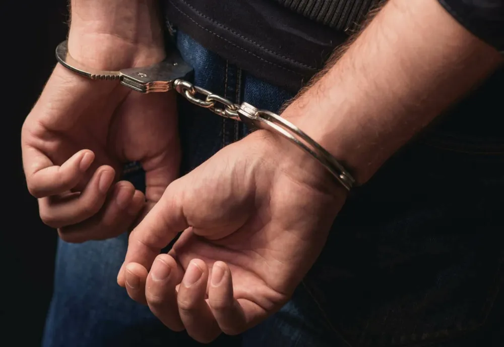 7 bărbați condamnați la închisoare pentru trafic de droguri au fost depistați de polițiștii clujeni