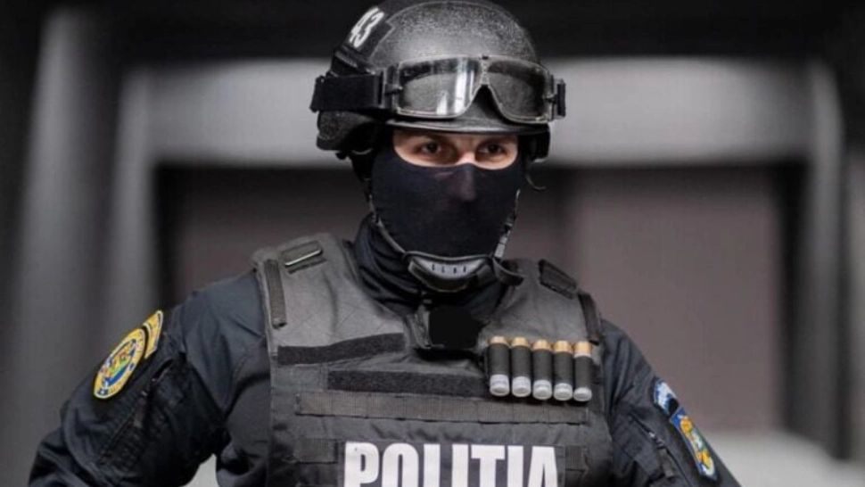 Polițist găsit împușcat pe un câmp din Arad. Primele date indică o posibilă sinucidere