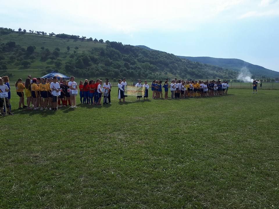 FOTO | „Cupa Ţinutului Someşan” la oină a strâns la Căşeiu 15 echipe din 11 judeţele ale ţării