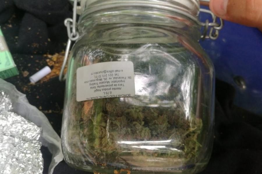 Tânăr de 29 de ani prins de jandarmii clujeni având la el două joint-uri