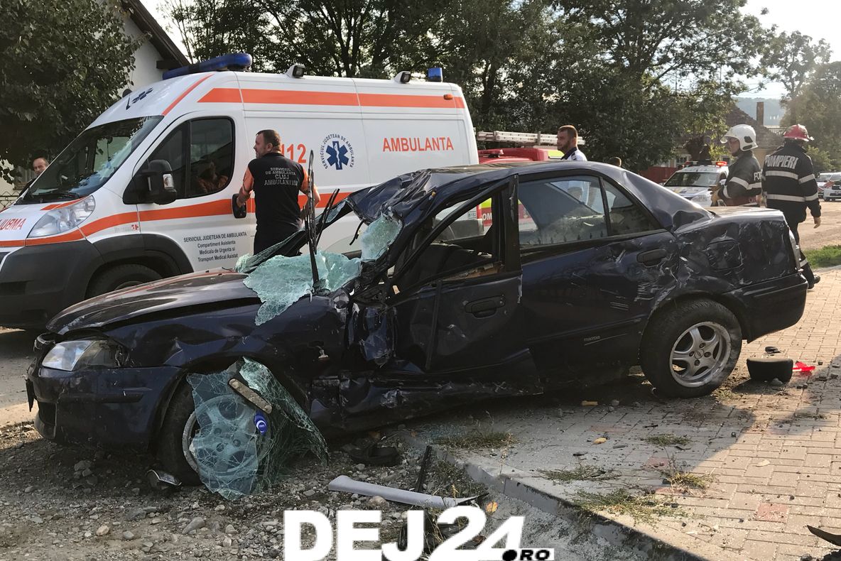 FOTO | Patru persoane au ajuns la spital în urma unui grav accident în Recea Cristur