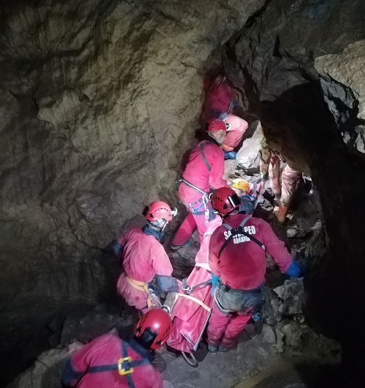 FOTO | Amplu exercițiu regional de salvare din peșteră organizat de salvamontiștii clujeni în Munții Bihor-Vlădeasa