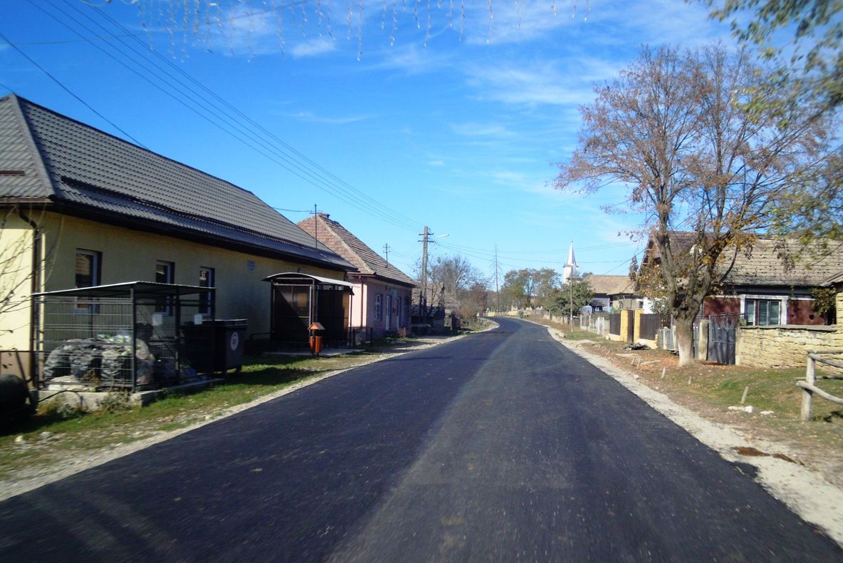 FOTO | A fost asfaltat drumul judeţean Dăbâca – Pâglişa – Dârja – Panticeu