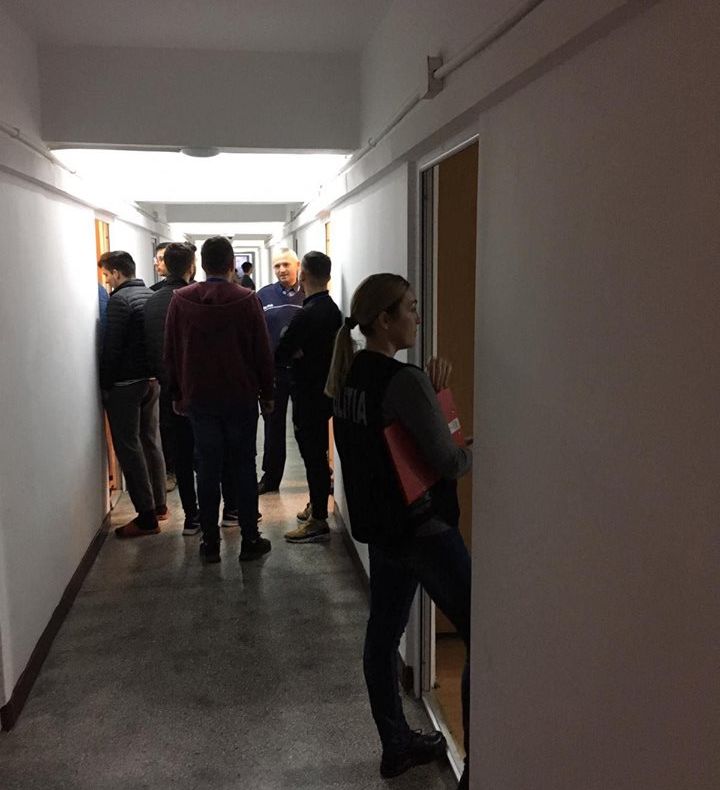 FOTO | Acţiune în Complexul Studențesc Hașdeu! Poliţiştii au legitimat peste 800 de studenţi