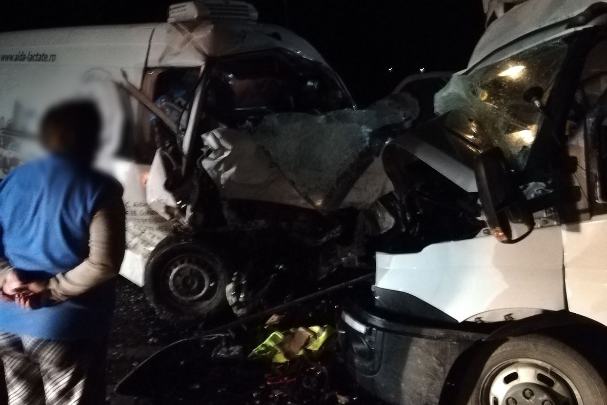 FOTO | Accident grav în Fundătura! Un bărbat a decedat după ce a adormit la volan şi a intrat într-o altă maşină