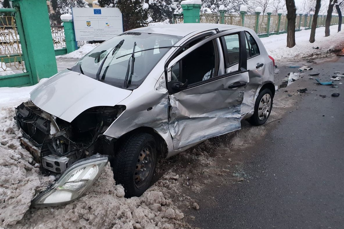 FOTO | Accident la intrare în Cluj! O femeie rănită şi trei autovehicule implicate
