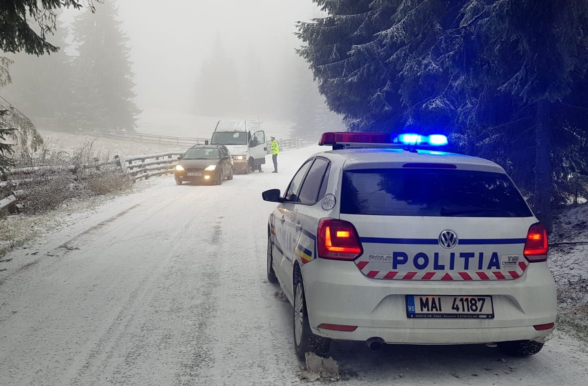 Recomandări ale poliţiştilor clujeni pentru circulaţia rutieră în condiţii de iarnă