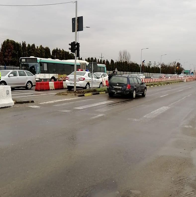 FOTO | Accident în Floreşti! Tânără lovită de maşină pe trecerea de pietoni