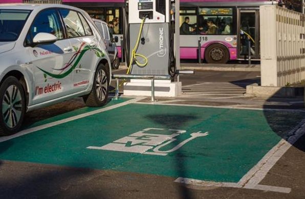 Clujul vrea să crească numărul stațiilor de încărcare pentru autovehiculele electrice