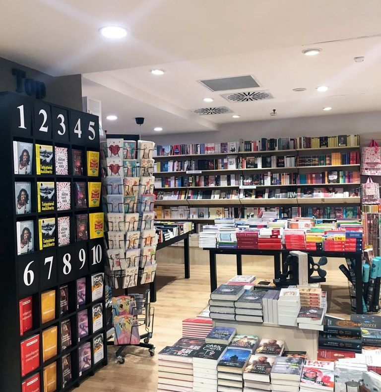 Librărie-cafenea, după noul concept, deschisă la mall-ul din Gheorgheni