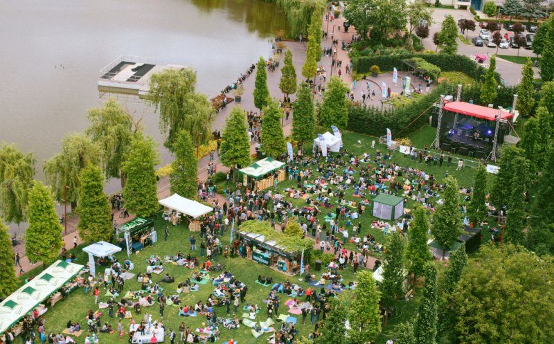 Profită și vino cu prietenii să te bucuri de jazz, delicii și relaxare în Iulius Parc!