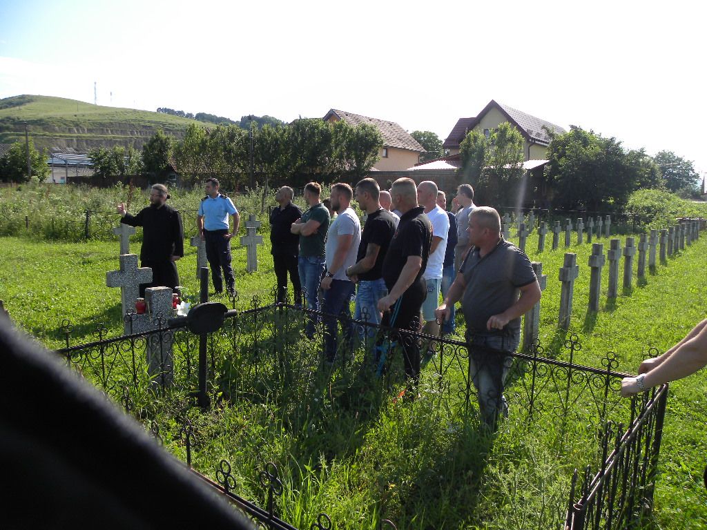 Vizită în comunitate, la Mănăstirea Sfinții 40 de Mucenici - Memorialul Gherla, cu un grup format din 14 deținuți (FOTO)