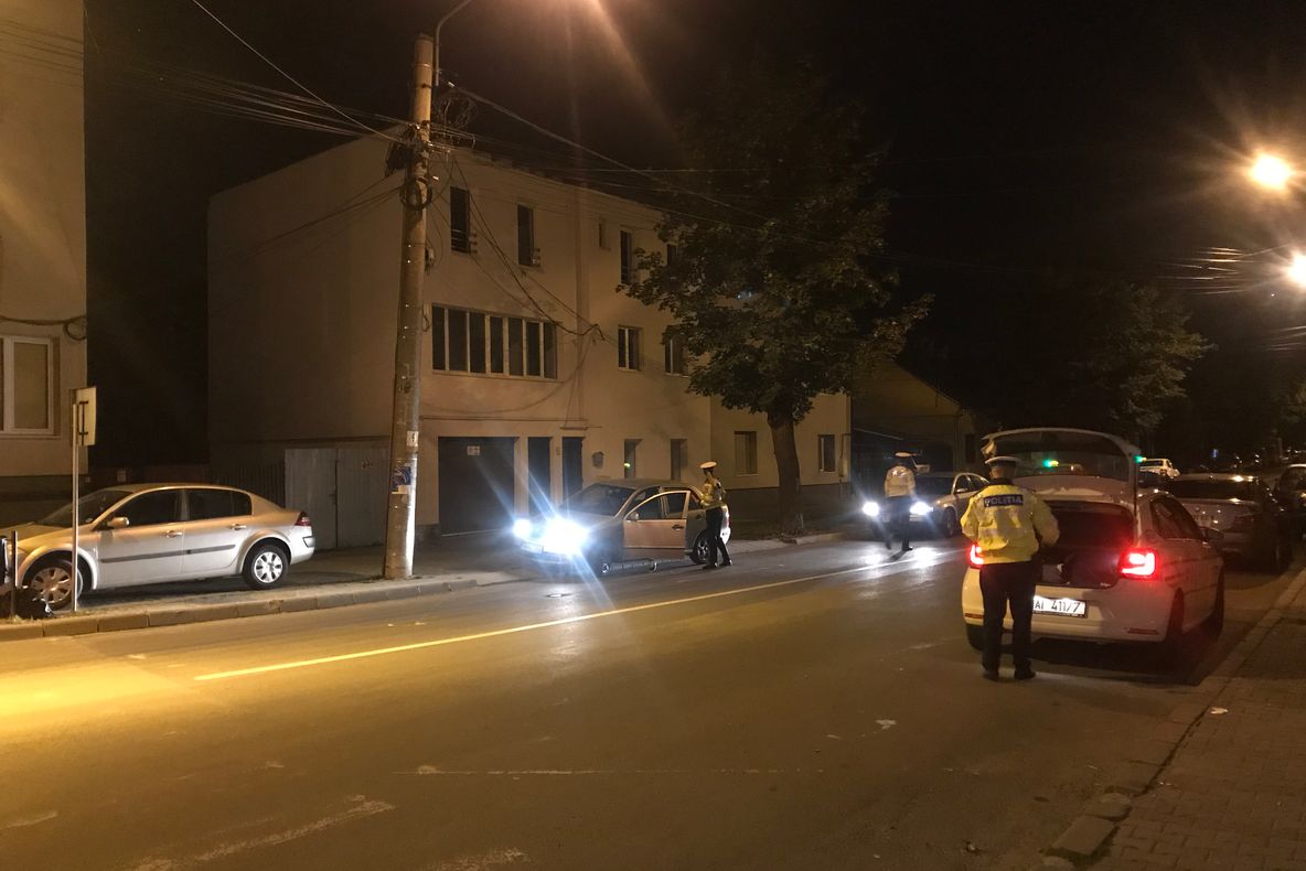 Reţinuţi pentru tulburarea ordinii și liniștii publice și pentru agresiunea altor persoane, în Floreşti