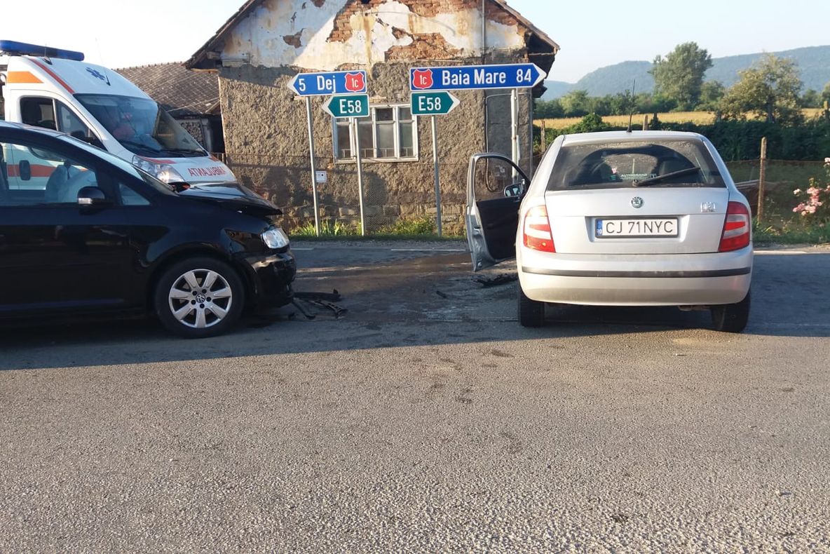 FOTO | Accident în Căşeiu! Trei persoane au fost rănite