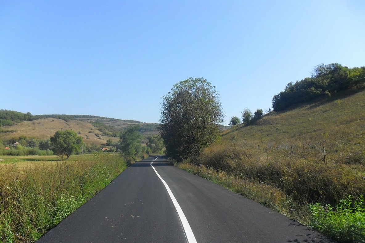 FOTO | Lucrările de asfaltare pe drumul județean 161K (DN 16) – Bărăi – Sava – Mureşenii de Câmpie au fost finalizate