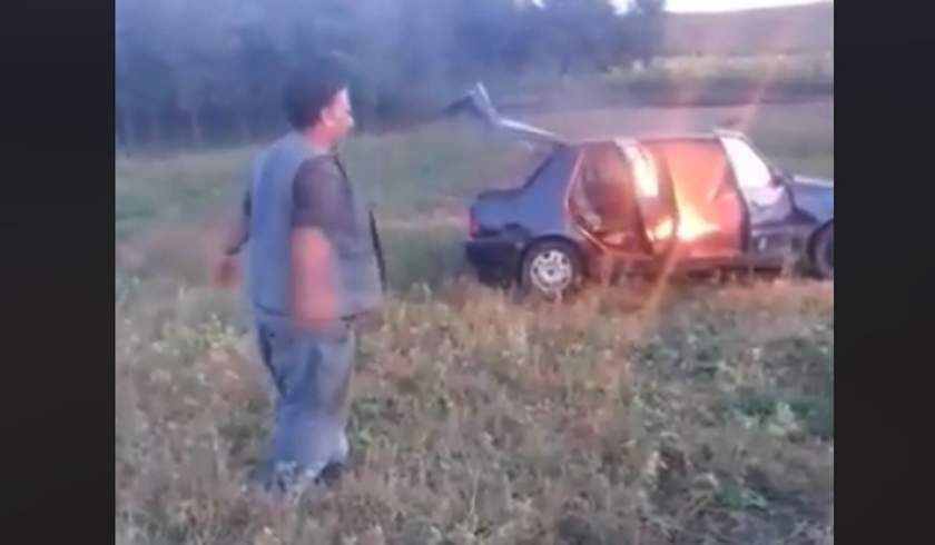 VIDEO | Gest şocant al unui cioban din Cluj! Şi-a dat foc la maşină şi a transmis live pe Facebook
